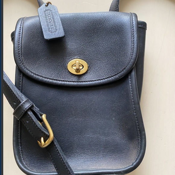 Coach Handbags - VINTAGE BLACK COACH BAG